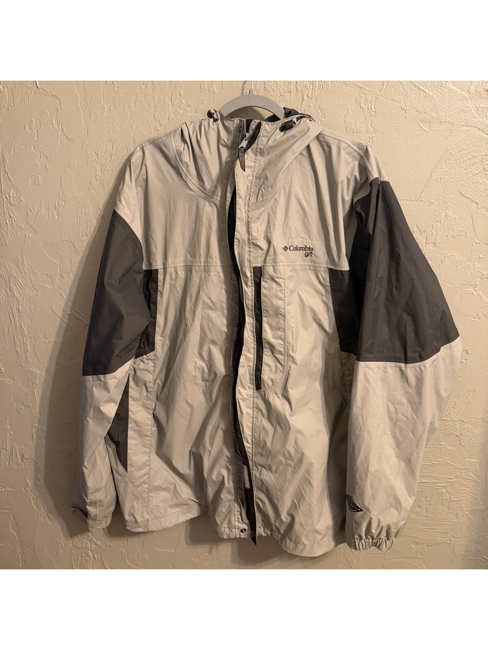 Columbia Sportswear Men's XL Omni-Tech Waterproof Breathable Gray Rain Jacket